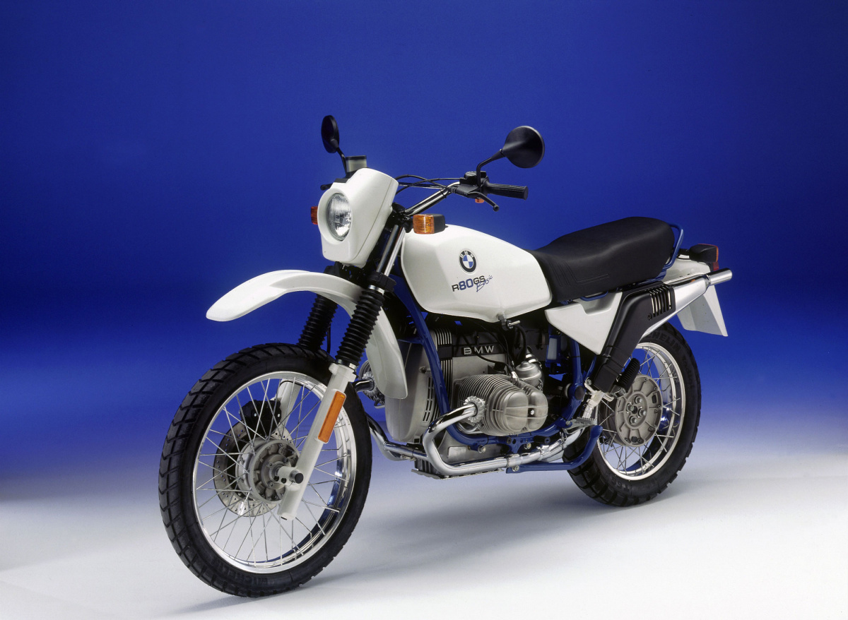white bmw r 80 gs with a blue frame