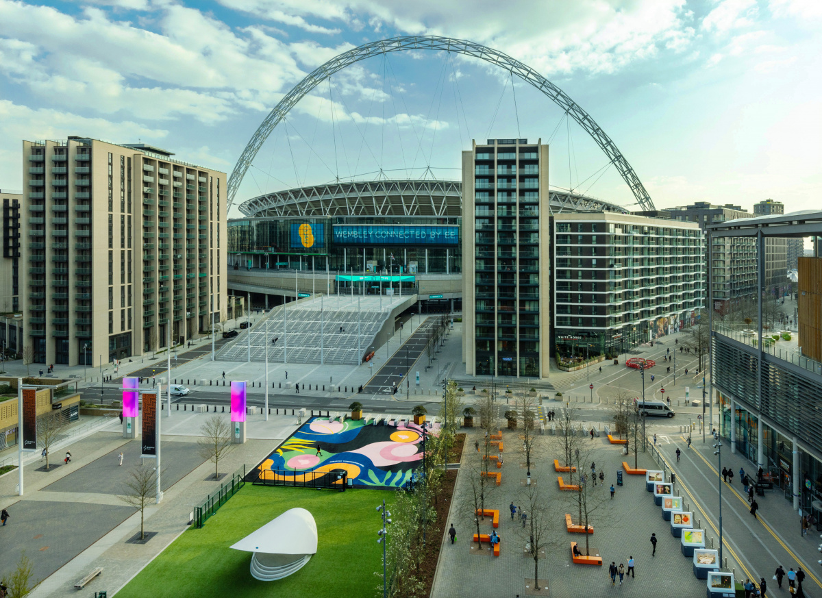 Lois O'Hara Wembley 01