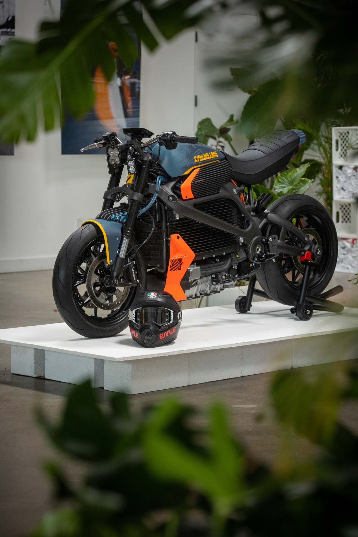 earle motors livewire one sixtysix 03