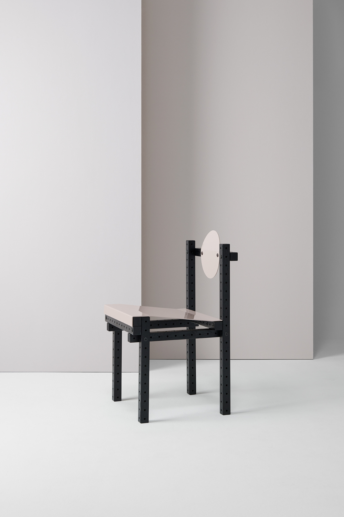 loose parts mama cari chair