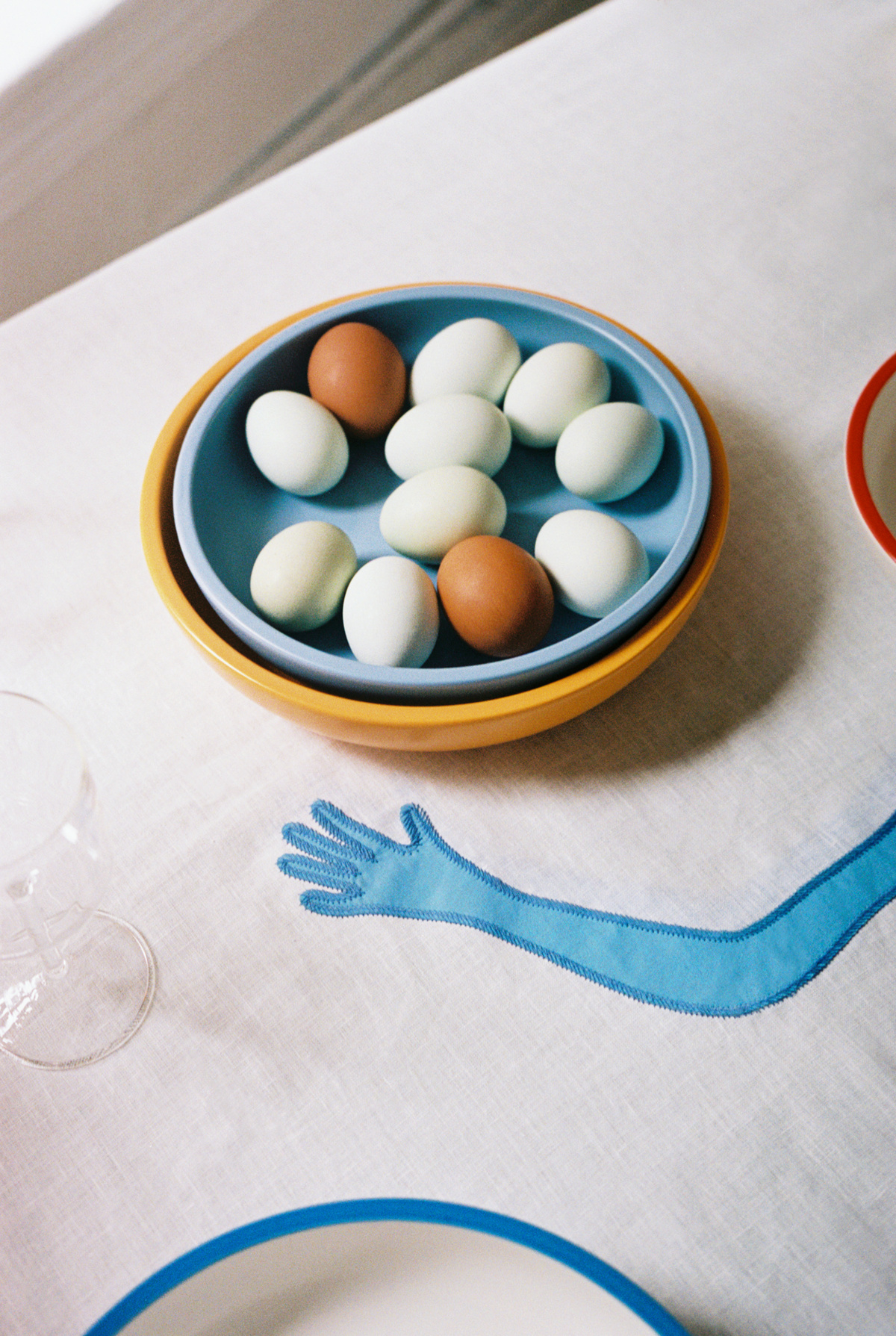 Sobremesa Serving Bowls, Tablecloth