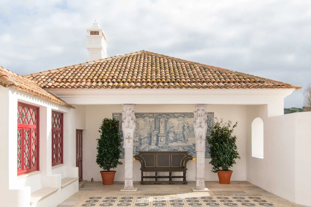 Vermelho - courtyard