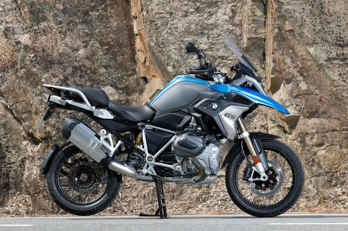 grey and blue bmw motorcycle
