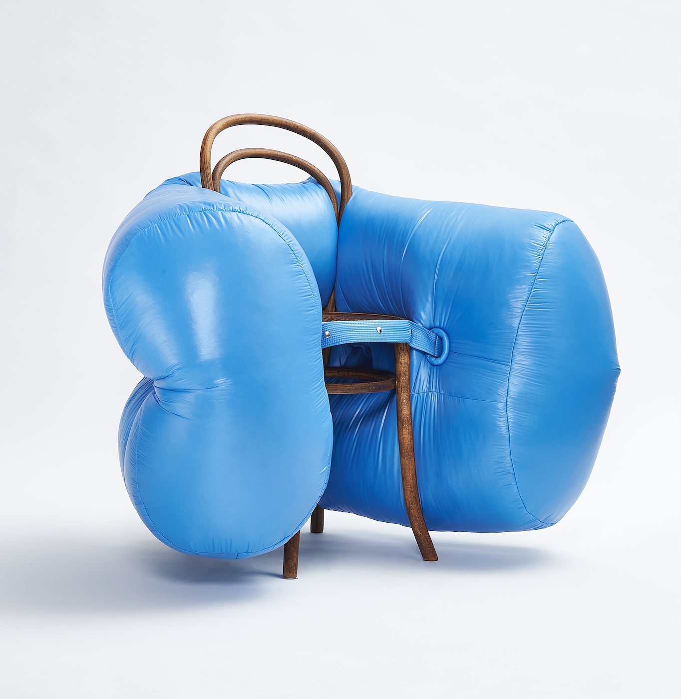 charlotte kingsnorth puff around mundus