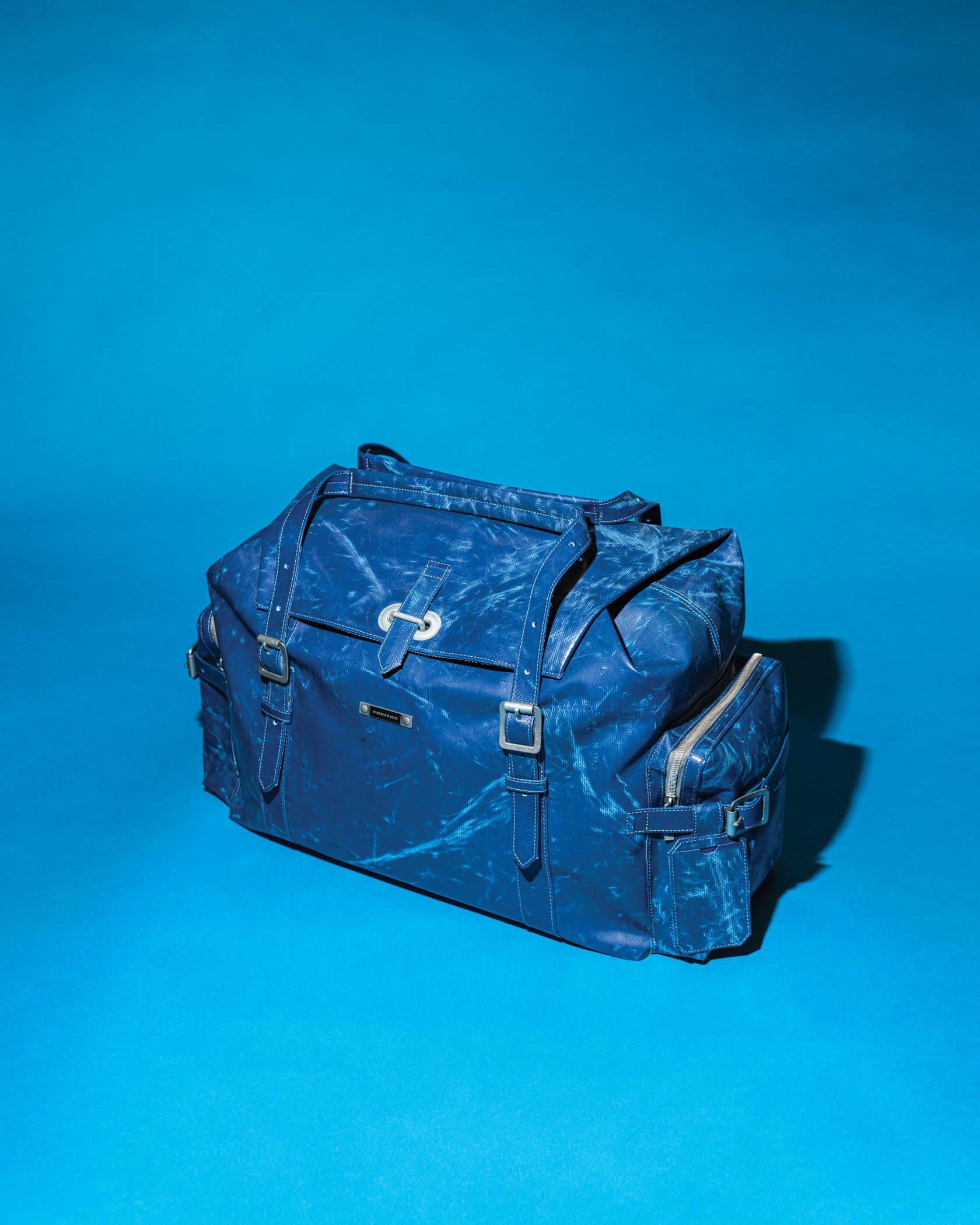 freitag r516 hilten sixtysix magazine