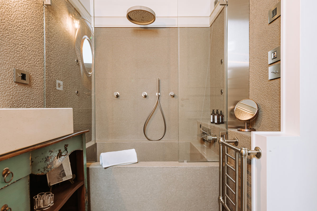 paragon 700 hotel bathroom