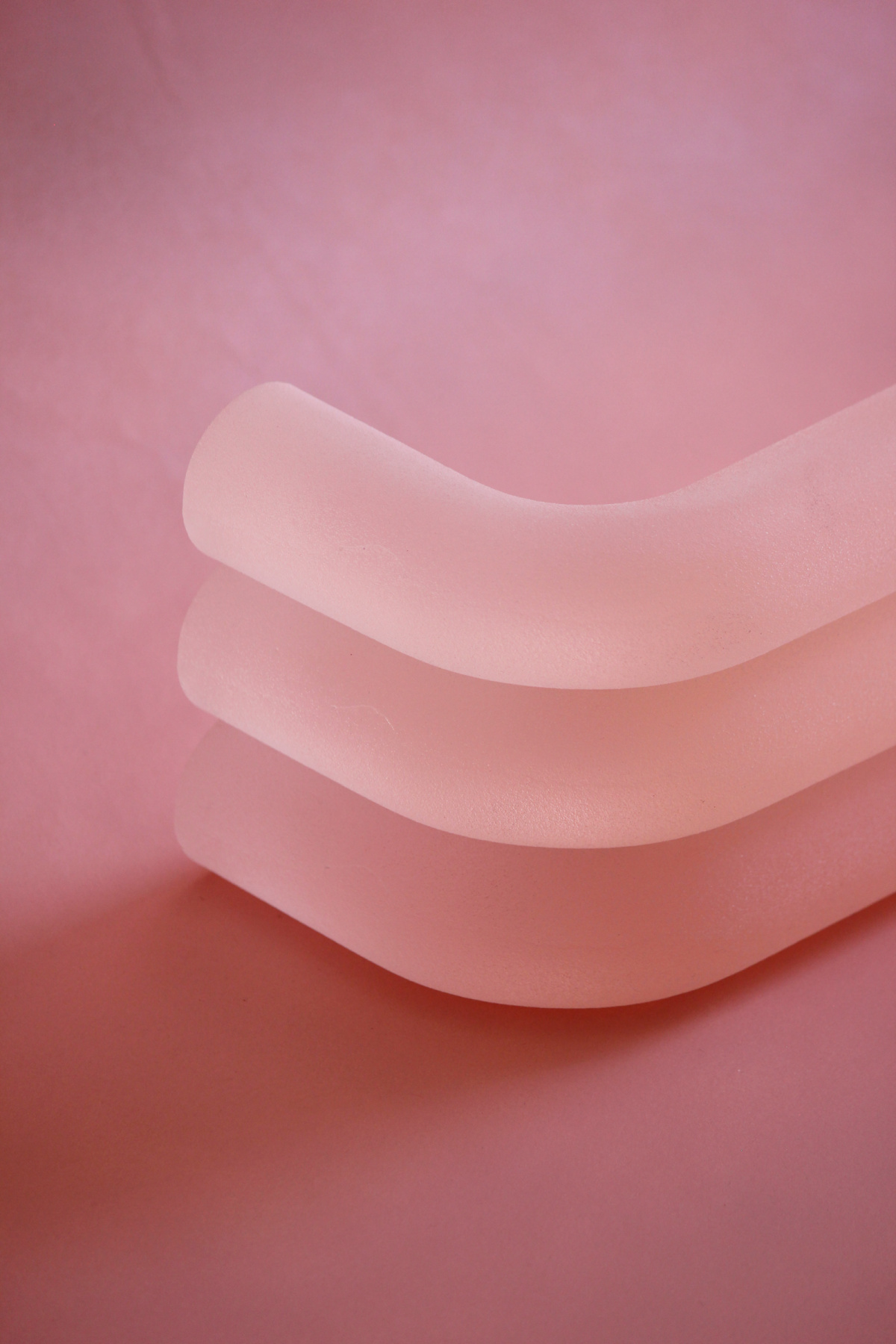 soft-geometry-elio-lychee-lamp-in-hand-casted-resin-sixtysix-magazine-02